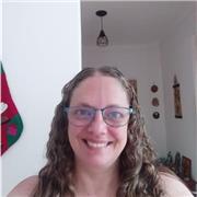 Profesora recibida en el Instituto Superior en Lenguas Vivas de Buenos Aires. Amplia experiencia en el dictar clases a alumnos de todas las edades y niveles, en forma presencial y virtual